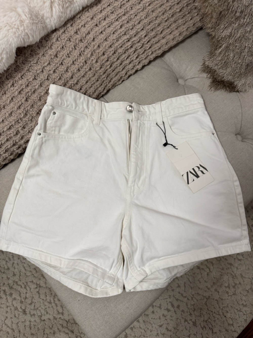 NWT Zara High Rise Mom Short (White)